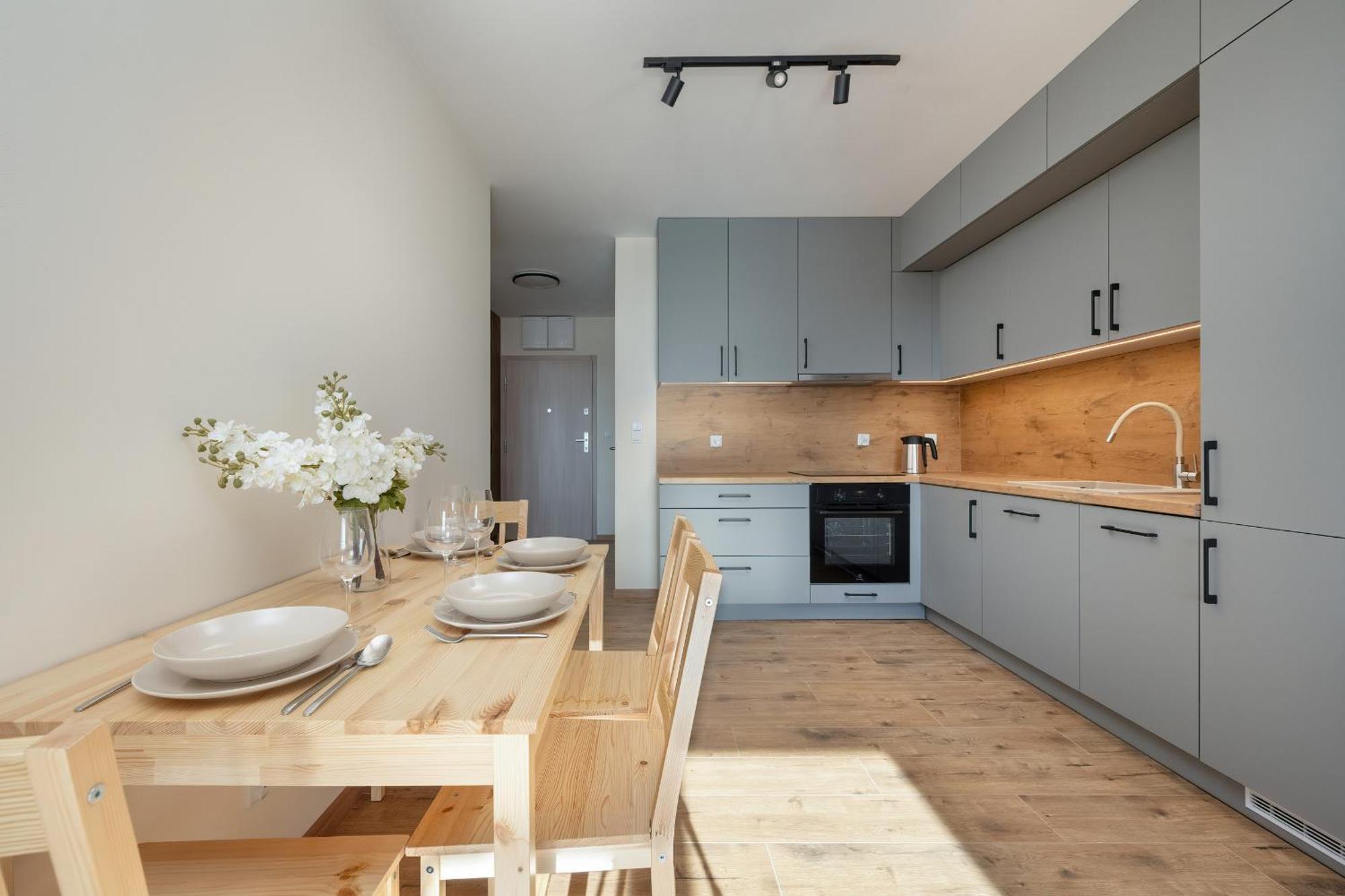 Wroclaw 1-Bedroom Apartment With Parking & Balcony By Noclegi Renters Exterior foto